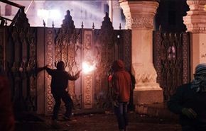 متظاهرون مصريون يهاجمون قصر الرئاسة بالمولوتوف