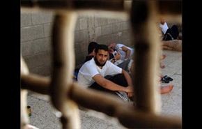 مئات الاسرى الفلسطينيين يبداون اضرابا عن الطعام