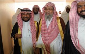 مفتي سعودي: التجمع بقصد النصيحة مفسدة؟!