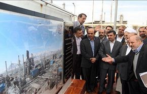 احمدي نجاد يدعو لتكرير كل النفط الإيراني في الداخل