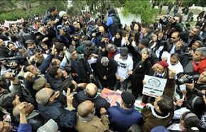 الاف التونسيين يطالبون باسقاط الحكومة