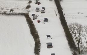 نجات سرنشینان خودروهای مدفون در برف