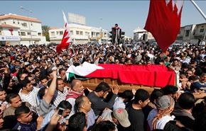 تجدید پیمان با انقلاب در مراسم تشییع شهید بحرینی