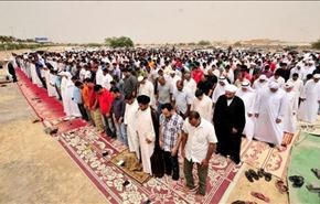 نماز باشکوه بحرینی‌ها در مسجد ویران شده