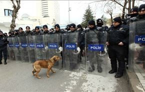 برخورد خشن پلیس ترکیه با معترضان به سفر جان کری