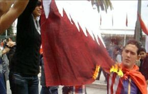 تونسيون يحرقون علم قطر ويطالبون بكشف قاتل بلعيد