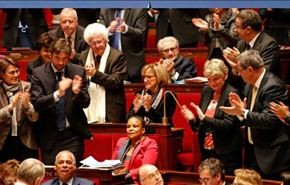 الشيوخ الفرنسي يقر مشروع قانون زواج المثليين