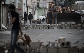 وزيران بحرينيان يهاجمان مدرسة ووقوع اصابات