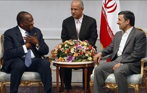 احمدي نجاد: لا قيود امام تطوير علاقات ايران وغينيا