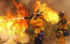 احتواء 30 في المئة من حرائق الغابات جنوب كاليفورنيا