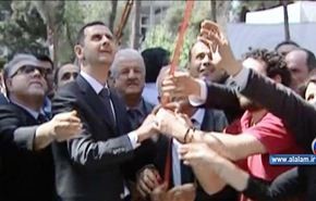 الاسد يزيح الستار عن نصب تذكاري بدمشق