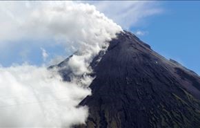 مقتل 5 وإصابة 7 جراء نشاط بركان في الفلبين