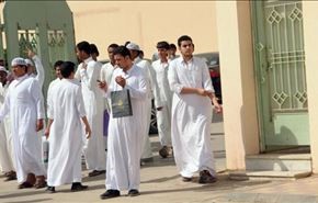 السعودية تجبر الطلاب على الصلاة وتفصل بينهم