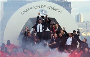 باريس تحتفل بتتويج الأمراء بلقب الدوري