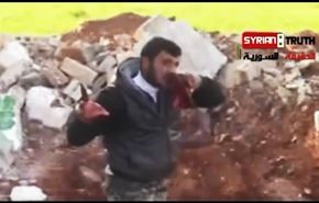 تروریست آدم خوار قلب سرباز سوری را خورد + فیلم
