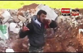 بالفيديو..آكل الأكباد السوري يبرر فعلته ويؤكد معاودتها