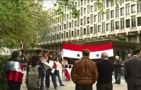 وقفة احتجاجية للجالية السورية امام سفارة اميركا بلندن