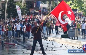 استمرار التظاهرات العارمة في تركيا والشرطة تنسحب