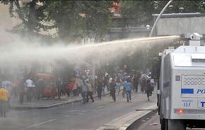 استمرار الاحتجاجات بالمدن التركية والعمال ينضمون لها