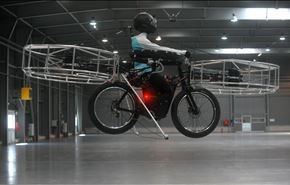 دوچرخه پرنده، راهی برای فرار از ترافیک + فیلم