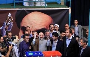 محمد خاتمي يدلي بصوته في الانتخابات الرئاسية
