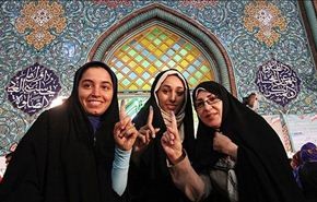 إقبال واسع للناخبين الإيرانيين وحضور لافت للمرأة