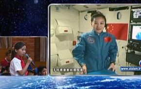 اول فضائية بالصين تقدم درس الفيزياء من الفضاء