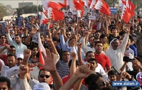 حشود بالمحرق في البحرين تؤكد استمرار الثورة