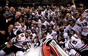 شيكاغو يفاجئ بوسطن ويحرز لقب الدوري الامريكي للهوكي على الجليد