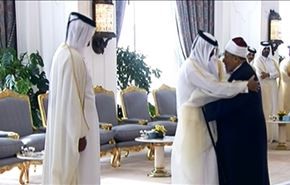 بوسه امیر جدید قطر بر شانه مفتی تکفیری + فیلم