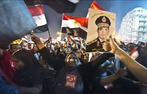 استاذ قانون مصري: العسكر تصرفوا خارج اطار القانون