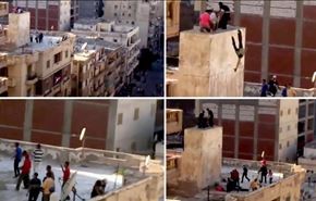 فیلم؛ پرت کردن معترضان از بام ساختمانی در اسکندریه