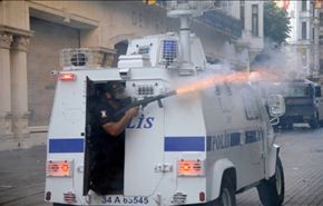 الشرطة تفرق متظاهرين بالمسيل للدموع في اسطنبول