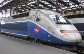 خروج مرگبار قطار از ریل درحومه پاریس