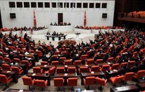 البرلمان التركي يعدل قانونا استخدم لتبرير الانقلابات