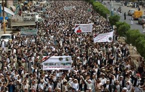 اليمنيون يطالبون بطرد العملاء وحل اجهزة القمع+فيديو