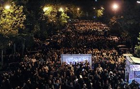 الايرانيون يشاركون في احياء ليلة القدر بأنحاء البلاد