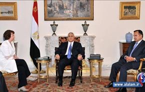 اشتون تلتقي مع المسؤولين المصريين والرئيس المعزول مرسي