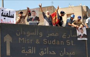 أنصار مرسي يرفضون المغادرة ويدعون إلى مليونية اليوم