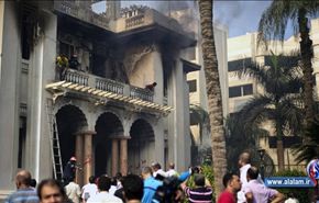 مؤيدو مرسي يحرقون مبنى محافظة الجيزة ويدعون للاعتصام