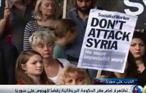 متظاهرون امام مقر كاميرون دعما لسوريا