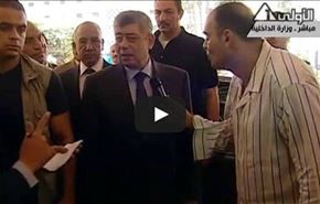 مصاحبه جنجالی با وزیر کشور مصر با لباس خواب !!