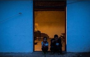 بالصور: طفلة بالتاسعة تقهر بشجاعتها قسوة الحياة