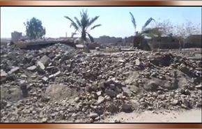 فيديو/تكفيريون يدمرون ضريح الشيخ الرفاعي بدير الزور