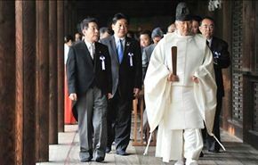 وزير ياباني يزور معبد ياسوكوني المثير للجدل