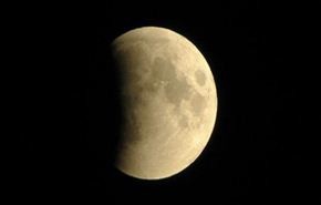 رؤية خسوف القمر متاحة ليلة الجمعة على السبت
