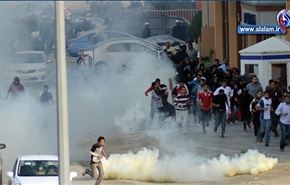 قوات النظام تعتدي على المتظاهرين بالبحرين