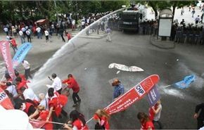 الشرطة التركية تفرق متظاهرين وسط إسطنبول