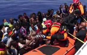 انقاذ نحو 700 مهاجر ليلا قبالة صقلية
