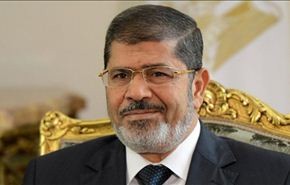 مرسي لا يعترف بسلطة المحكمة التي سيمثل امامها